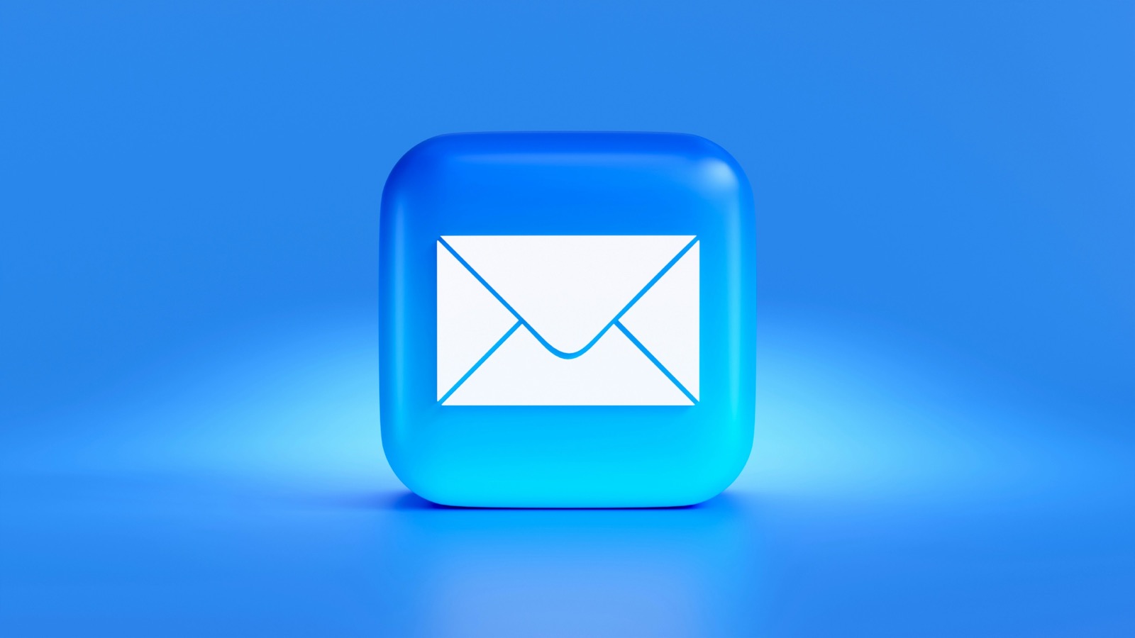 Ícone de e-mail em 3D, um envelope branco sobre um botão azul